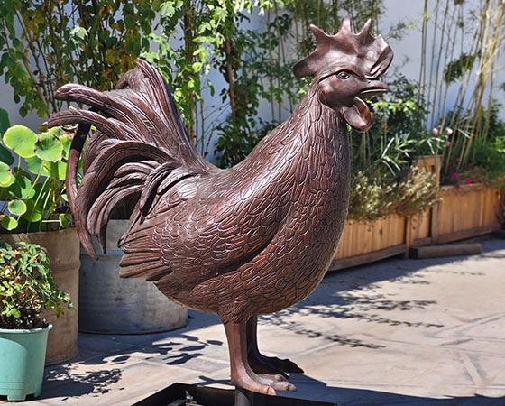 big chicken sculpture