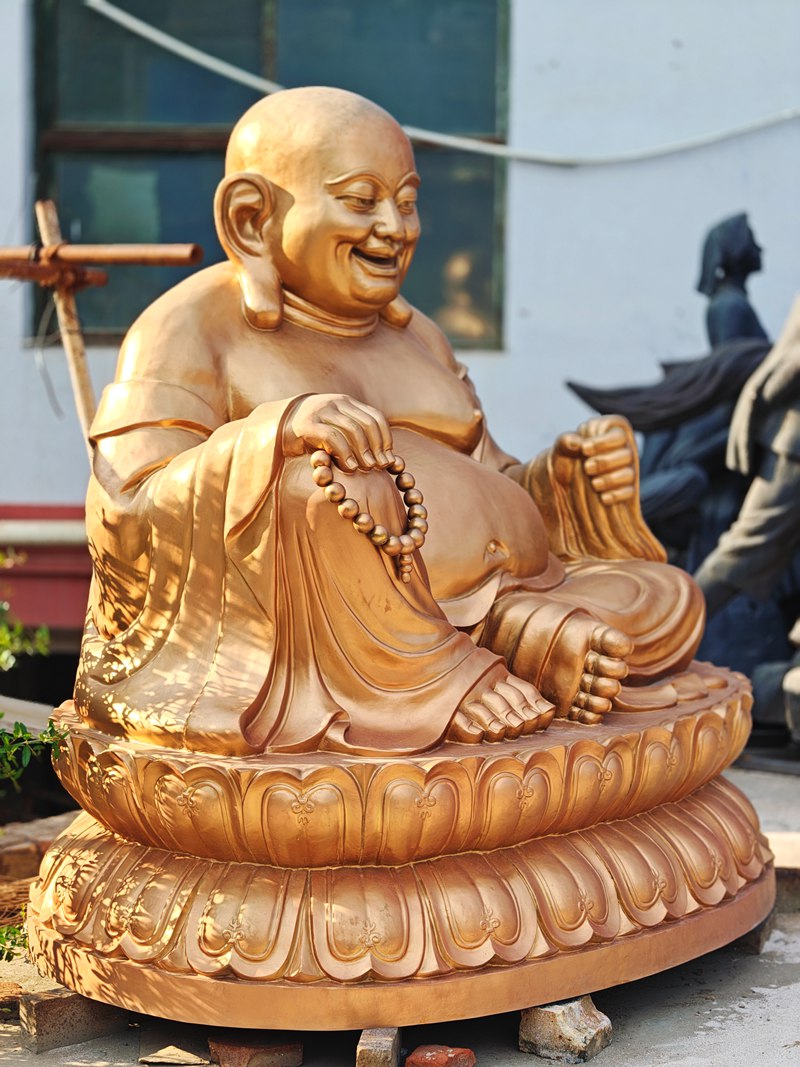 laughing buddha statue