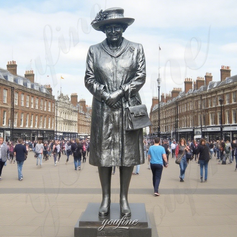 Queen Elizabeth II statue