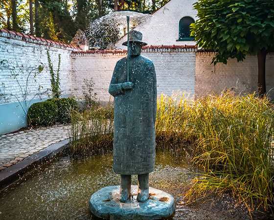Jean Michel Folon statue