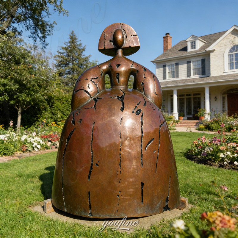 bronze Reina Mariana sculpture