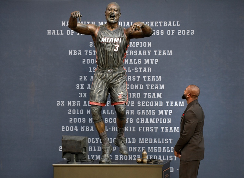 Dwyane Wade statue