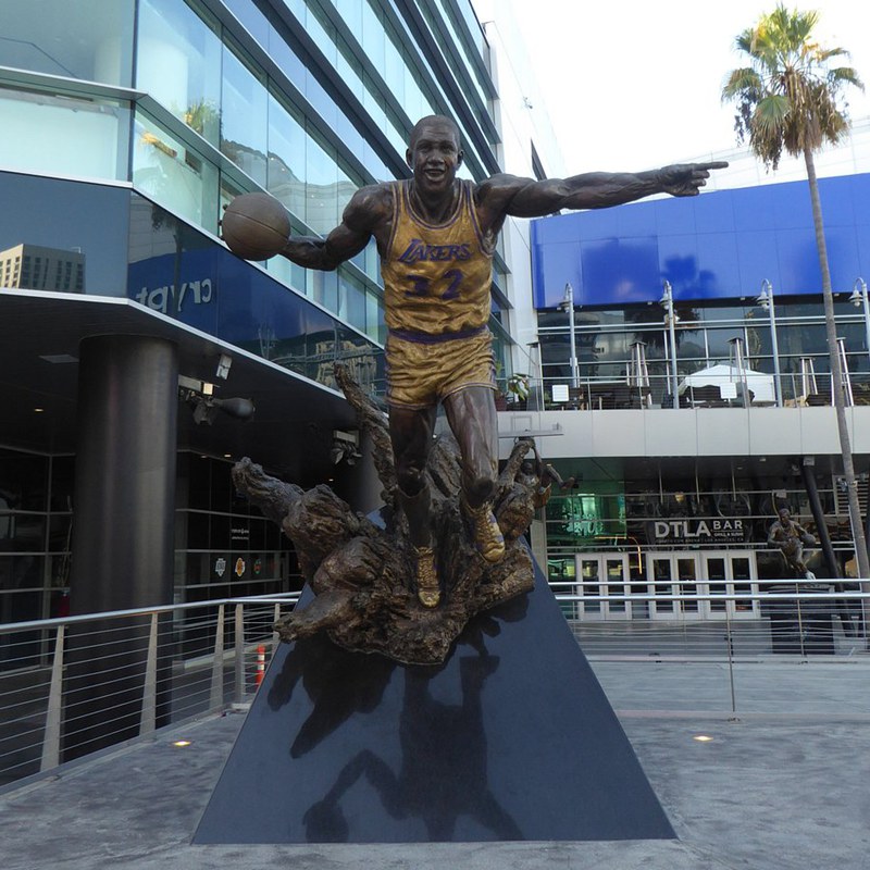 Magic Johnson statue