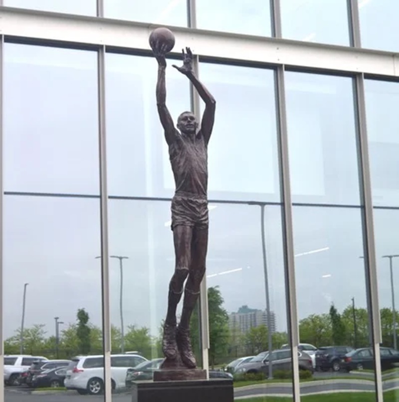 Wilt Chamberlain statue
