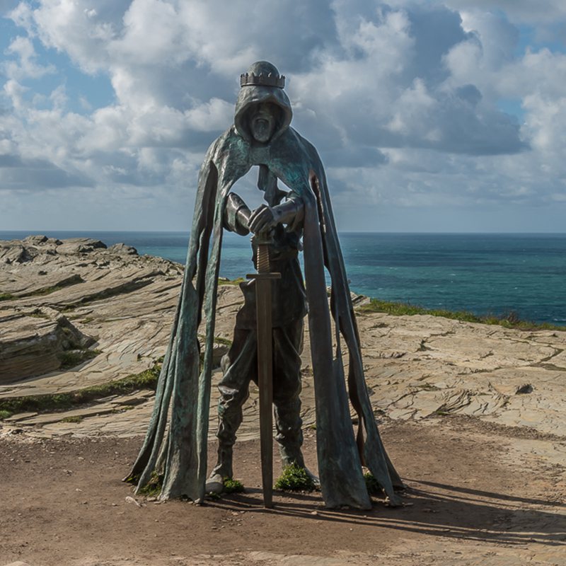 Gallos_sculpture_front