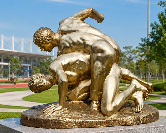 golden bronze wrestlers statue