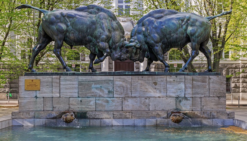 bronze fighting bull statue