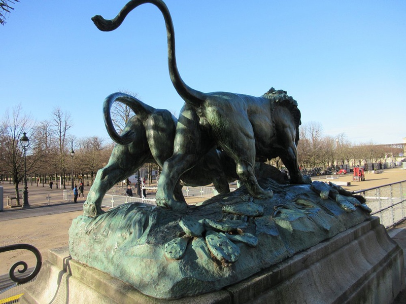 lion and lioness fighting over a boar statue for garden