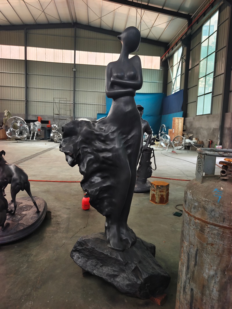 bronze lady in the wind sculpture